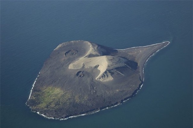 Hòn đảo núi lửa Surtsey ở phía nam Iceland