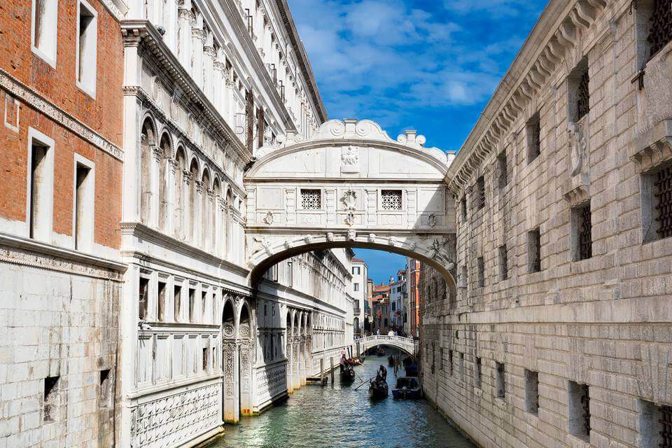 Cau-Bridge-Of-Sighs-Venice