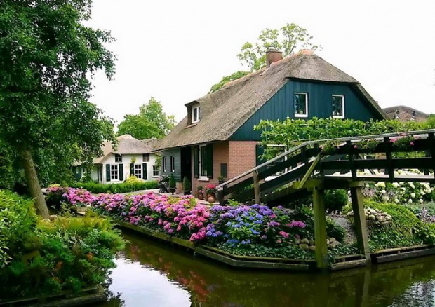 Ngôi làng không có đường bộ duy nhất trên thế giới tại Hà Lan